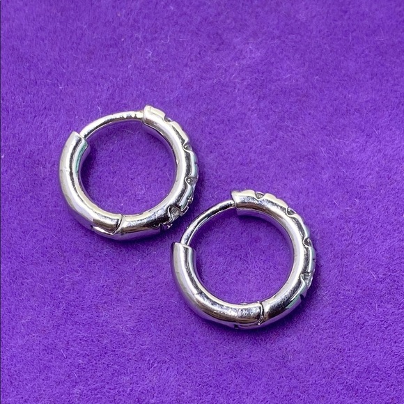 💛 Elegant Silver Crystal Huggie Earrings - Picture 3 of 5